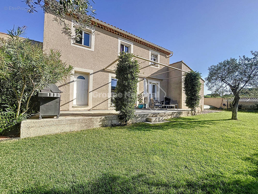 Maison à SAINTE-CECILE-LES-VIGNES