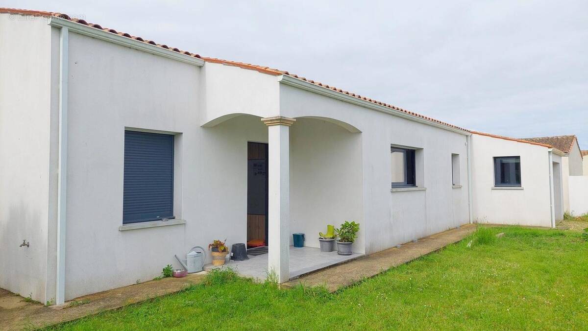 façade principale Marennes - Maison à MARENNES