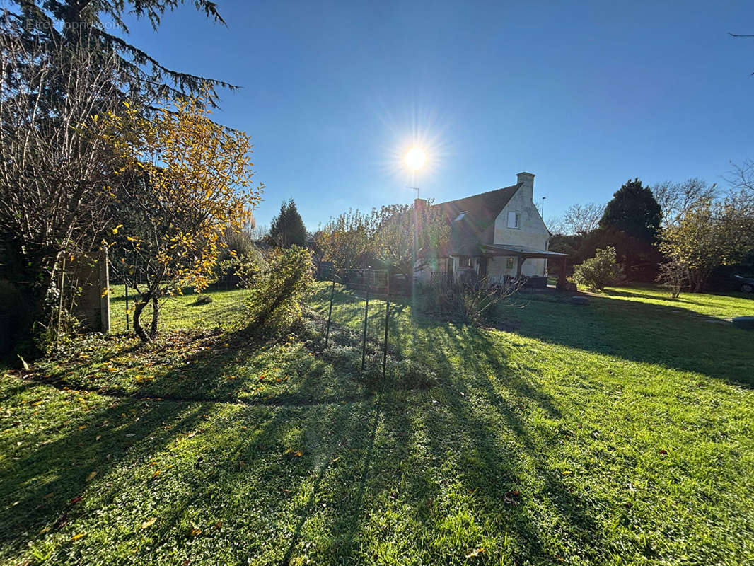 Maison à SAINT-CLEMENT-DES-LEVEES