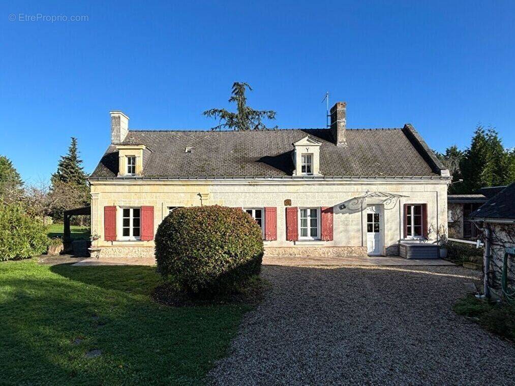 Maison à SAINT-CLEMENT-DES-LEVEES