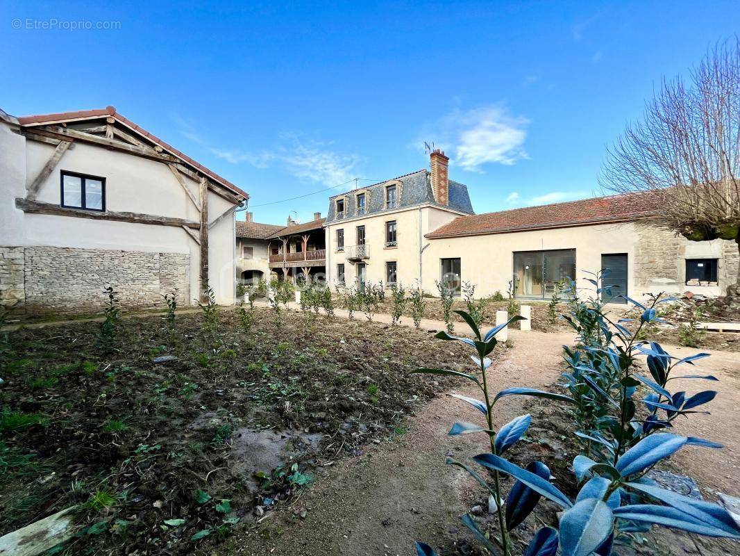 Appartement à VARENNES-LES-MACON