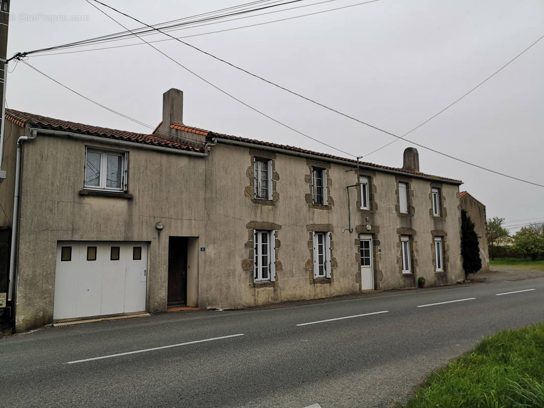 Maison à LES HERBIERS