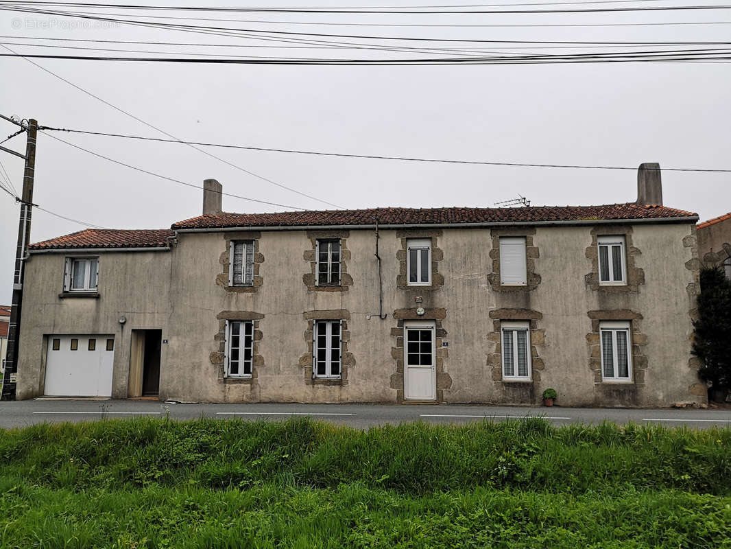 Maison à LES HERBIERS