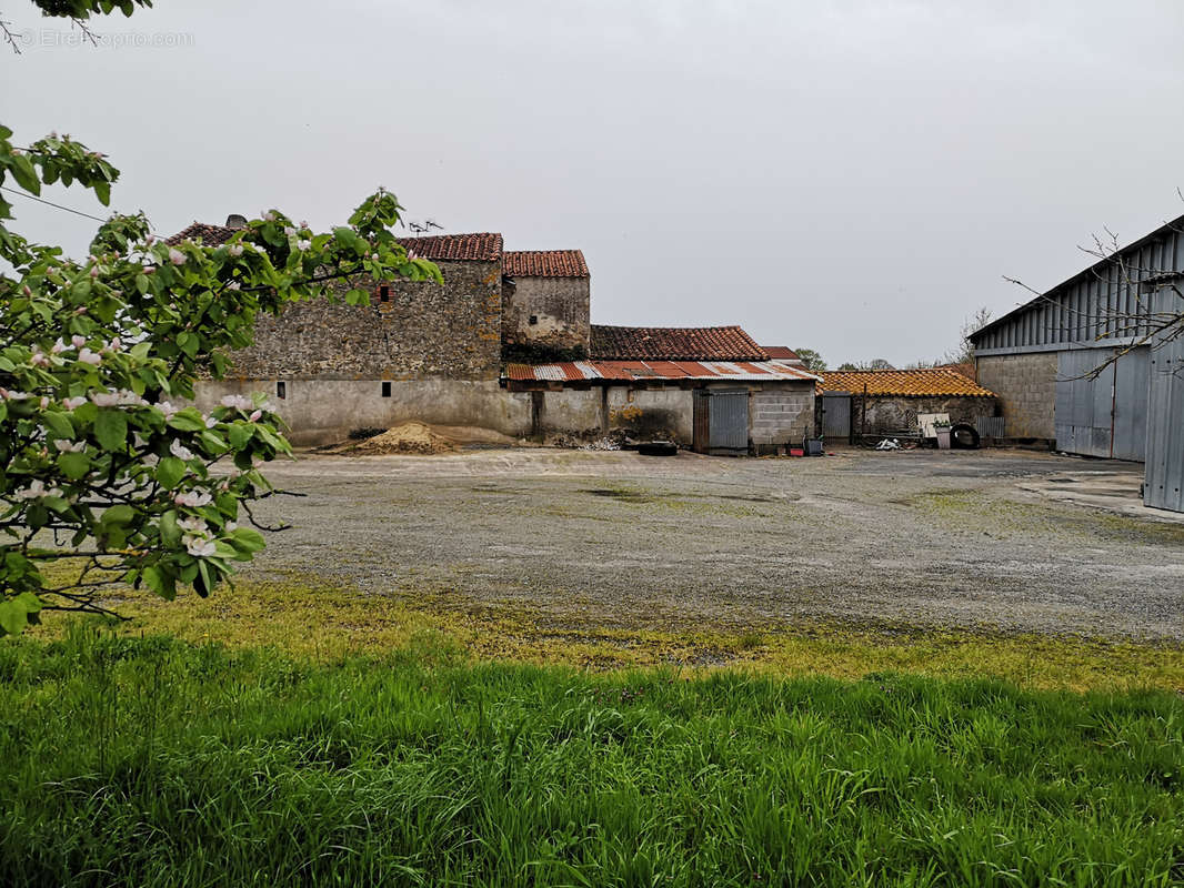 Maison à LES HERBIERS