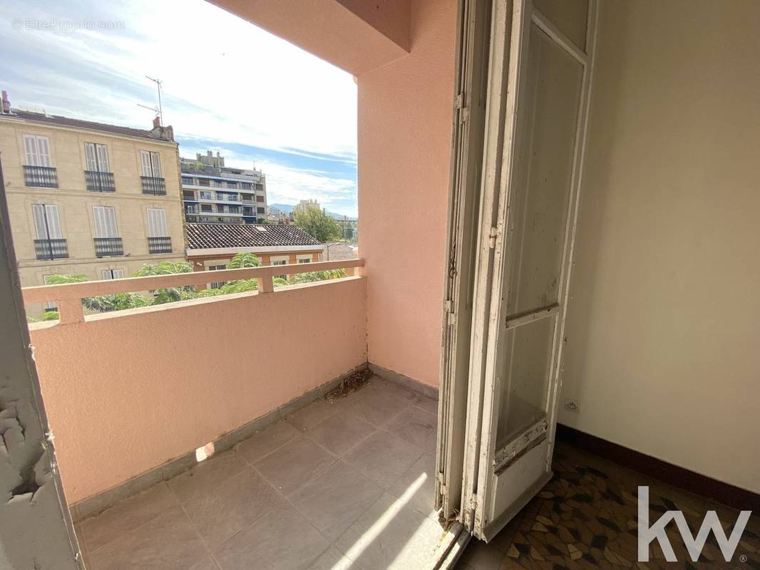 Appartement à MARSEILLE-4E