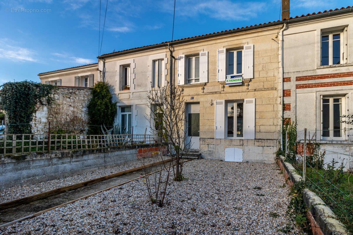 Maison à SAINTES