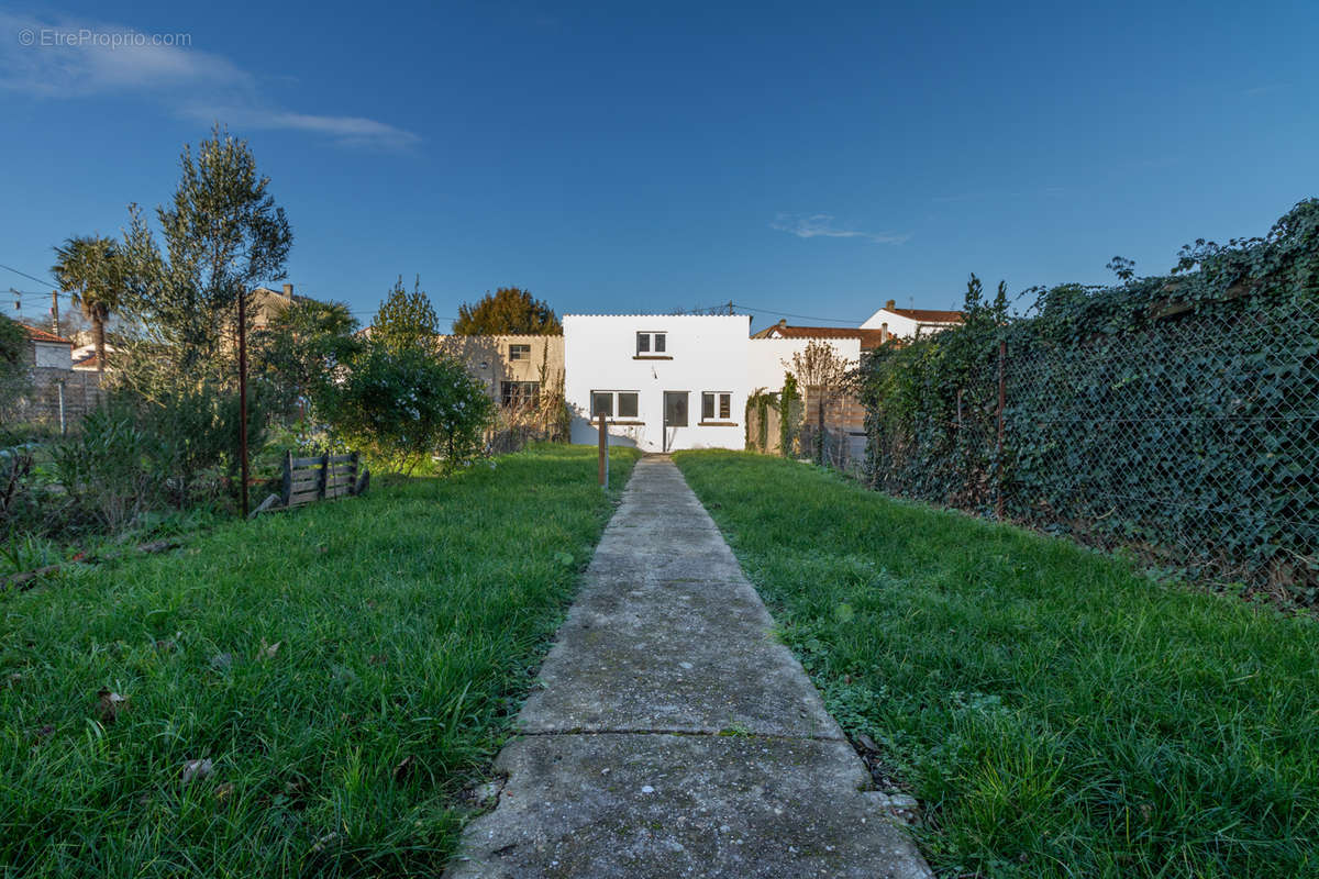 Maison à SAINTES