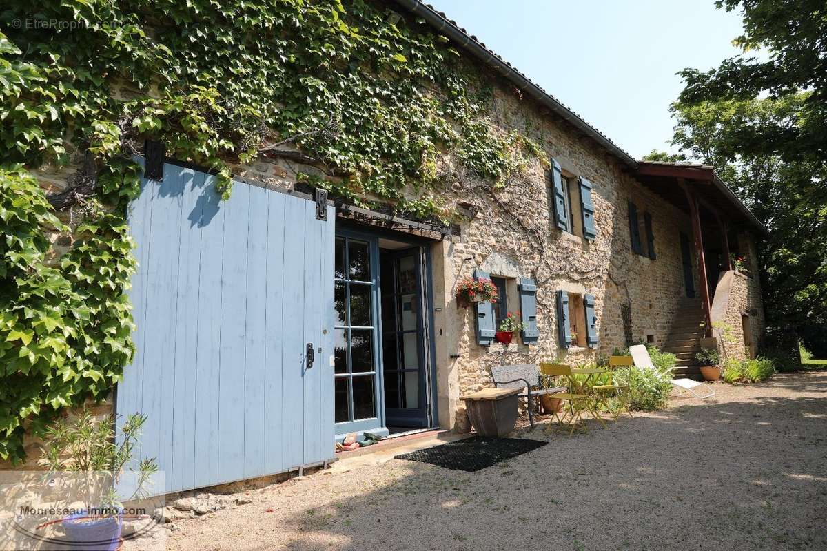 Maison à LA ROCHE-VINEUSE