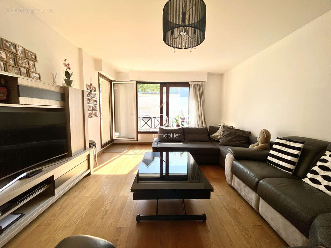 Appartement à LA GARENNE-COLOMBES