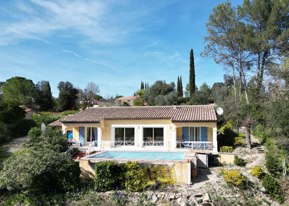 Maison à BAGNOLS-EN-FORET