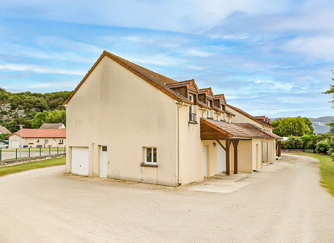 Maison à BREGNIER-CORDON