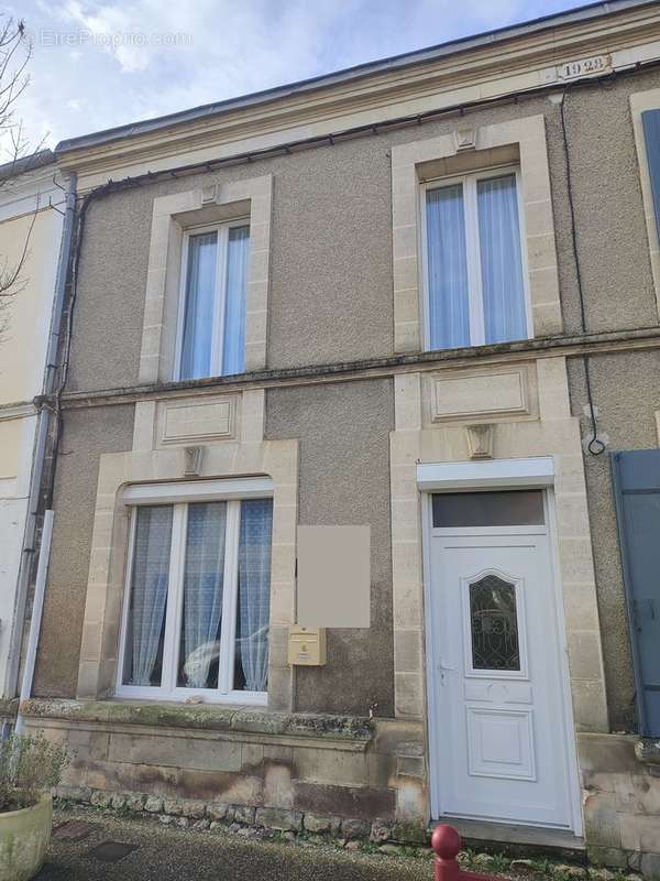 Maison à SAINT-BONNET-SUR-GIRONDE