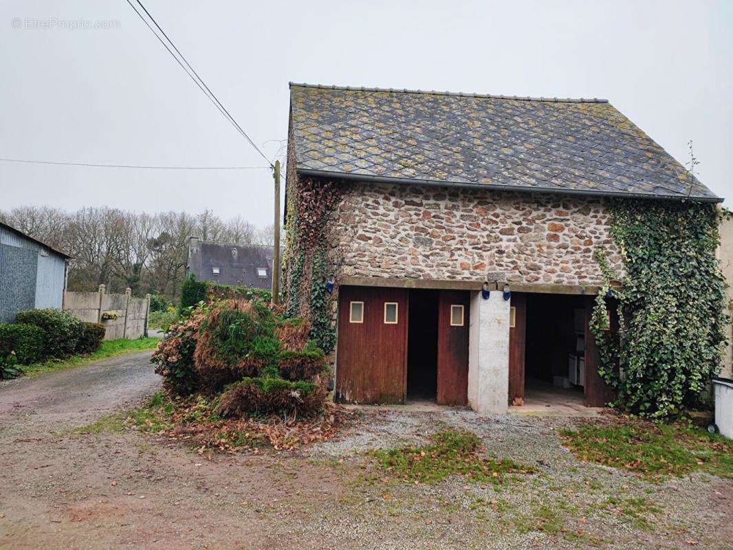 Maison à MENEAC