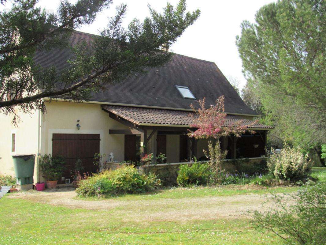 Maison à MAUZAC-ET-GRAND-CASTANG