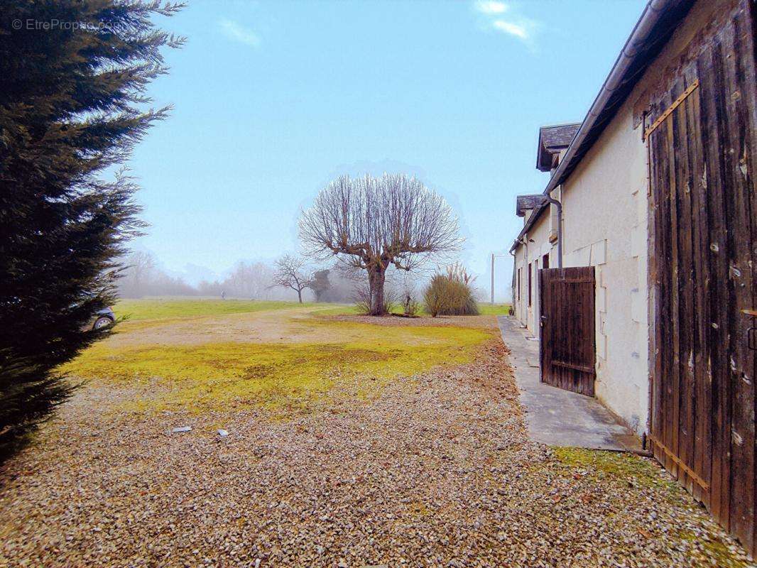 Maison à YZEURES-SUR-CREUSE