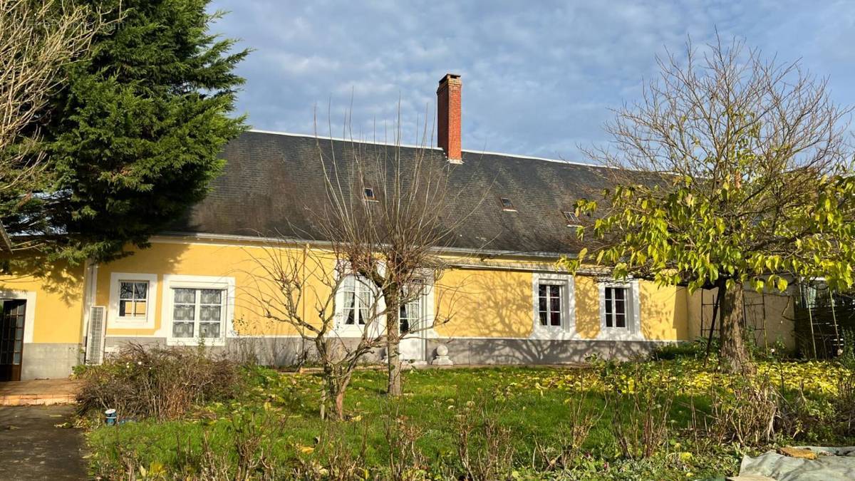 Maison à COURDEMANCHE