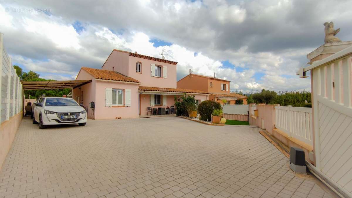 Maison à LA LONDE-LES-MAURES