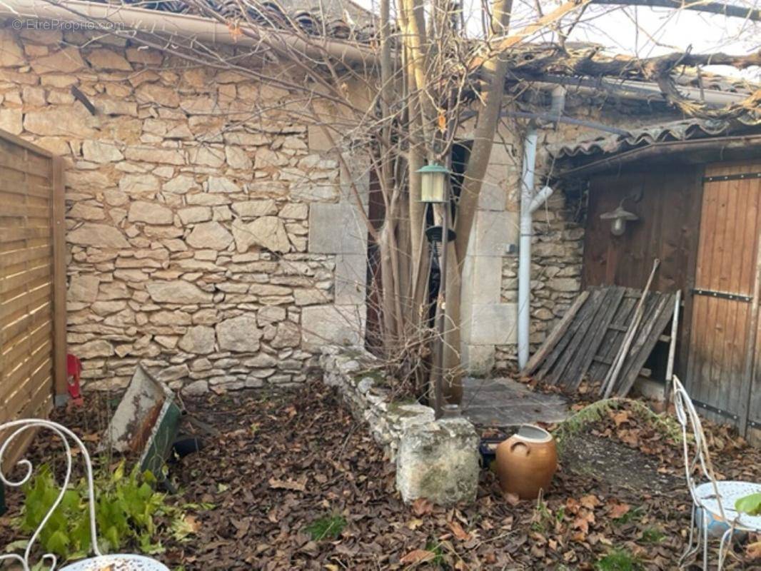 Maison à SAINT-SATURNIN-LES-APT