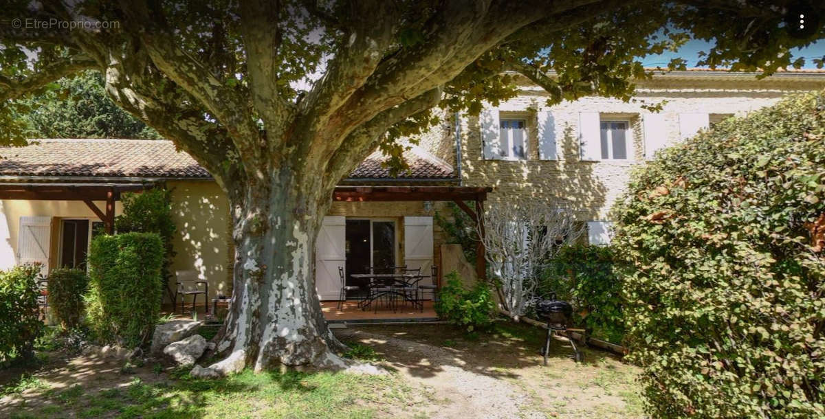 Maison à L&#039;ISLE-SUR-LA-SORGUE