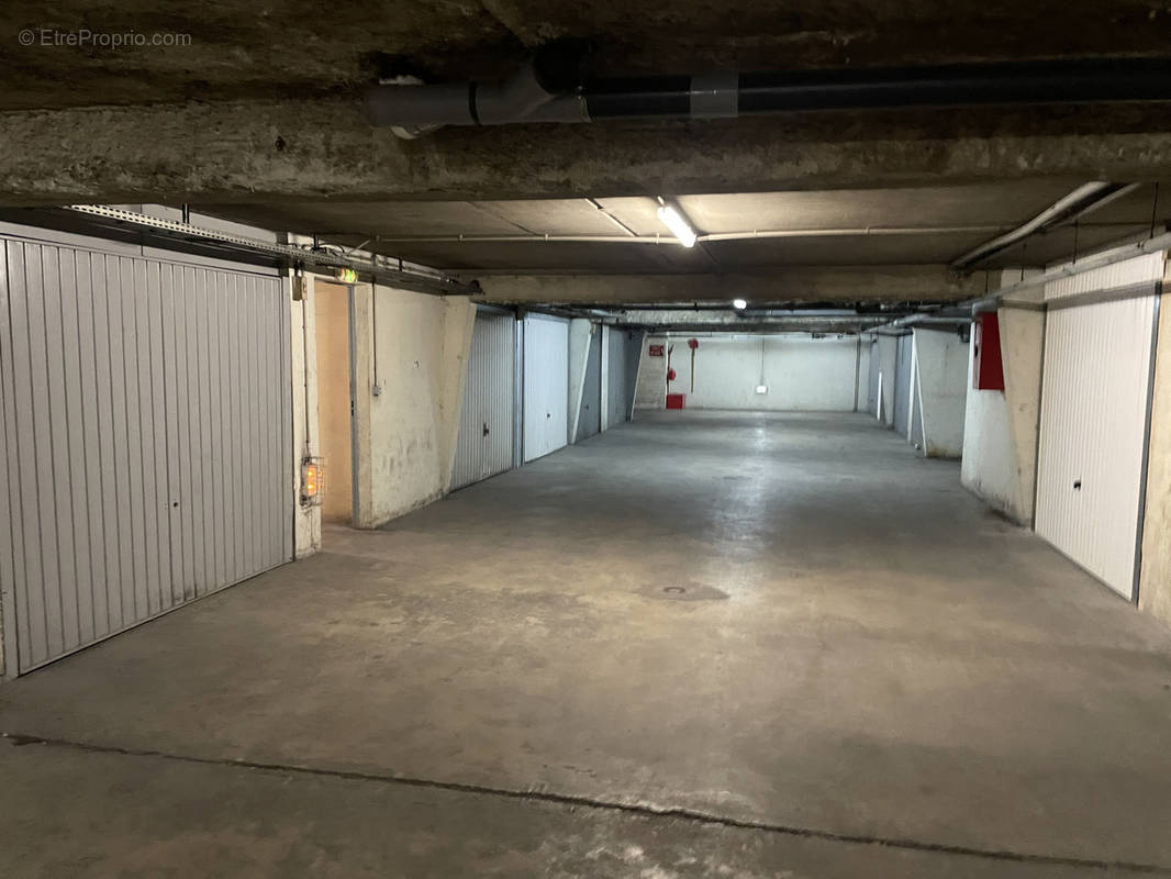 Parking à MARSEILLE-3E