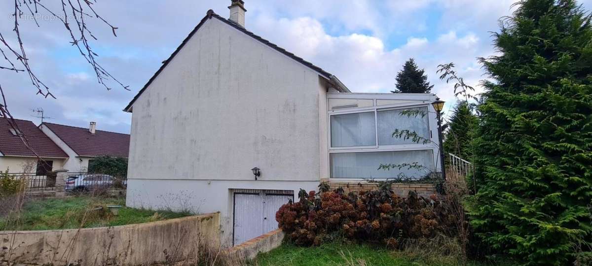 Maison à LES ECRENNES