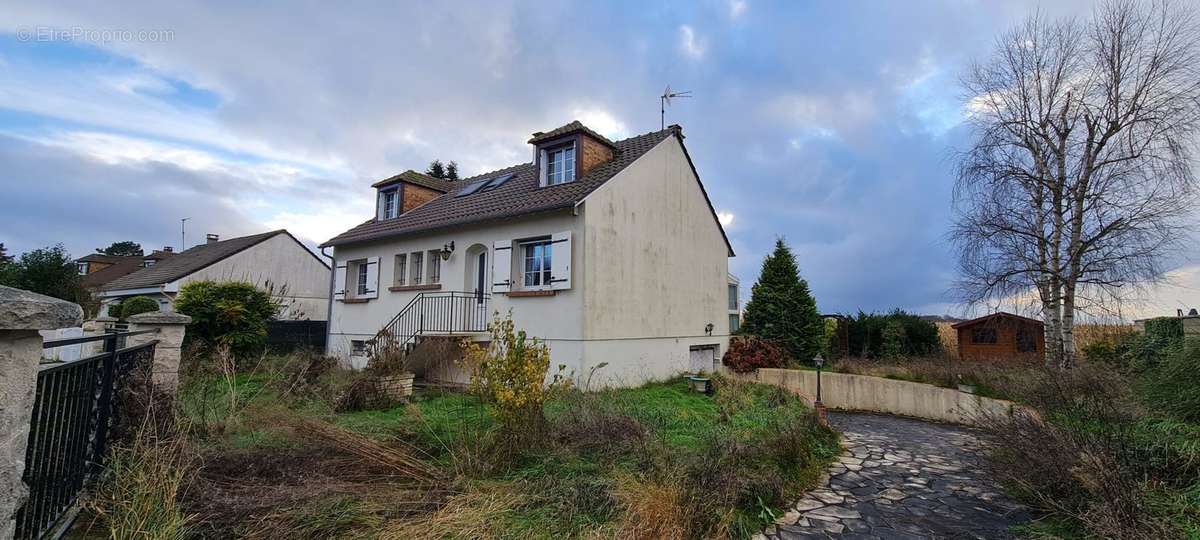 Maison à LES ECRENNES