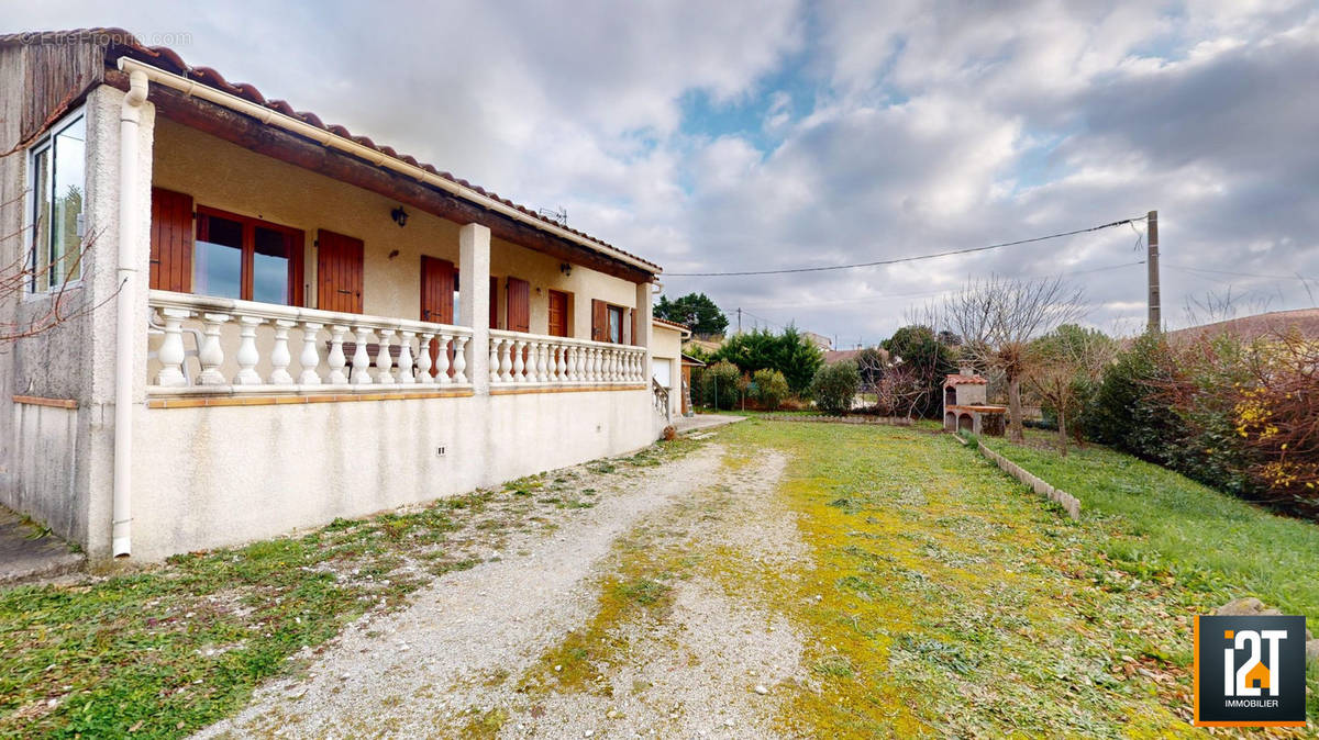 Maison à MOUSSAC