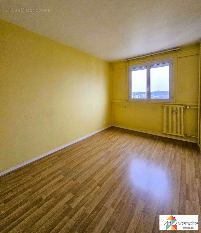 Chambre 3 - Appartement à NOGENT-SUR-OISE