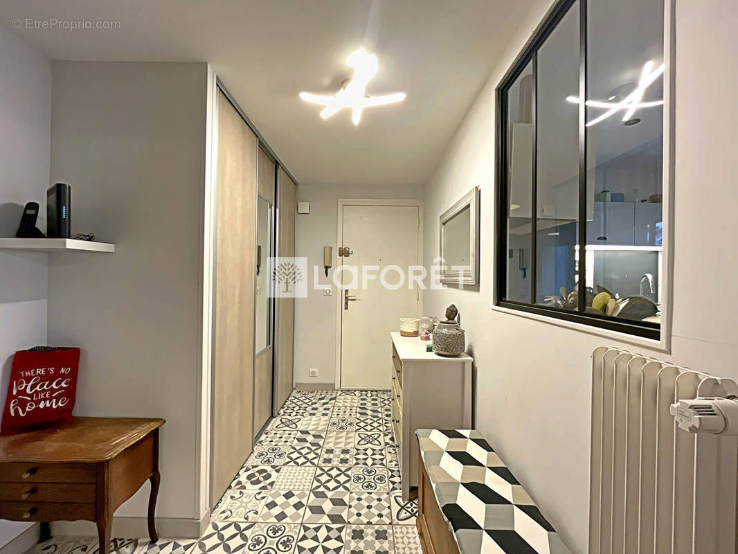 Appartement à PERONNAS