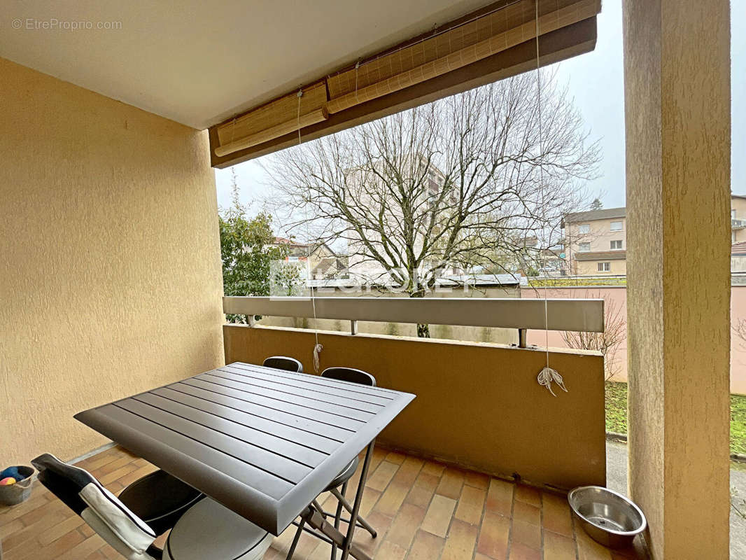 Appartement à PERONNAS