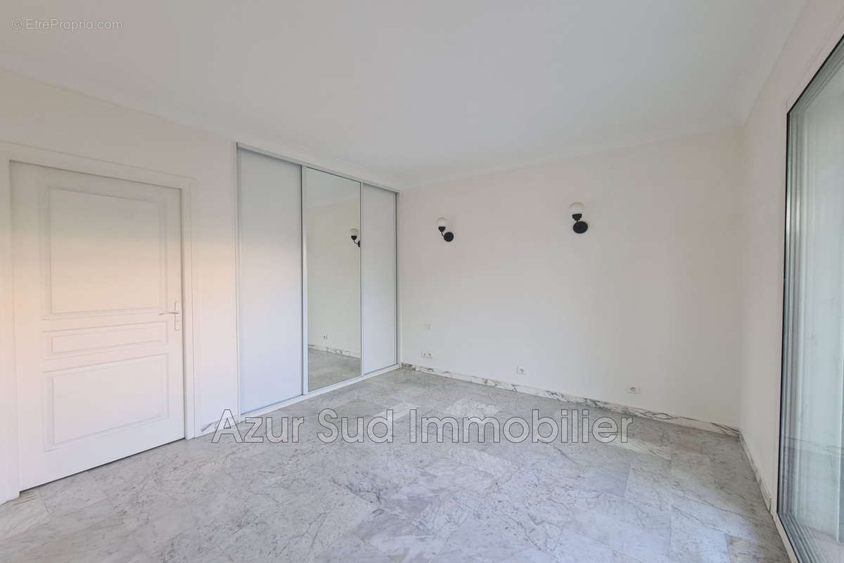 Appartement à VALLAURIS