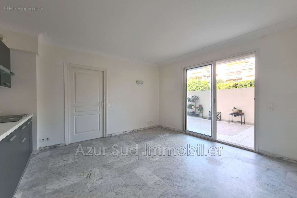 Appartement à VALLAURIS