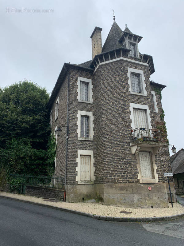 Maison à UZERCHE