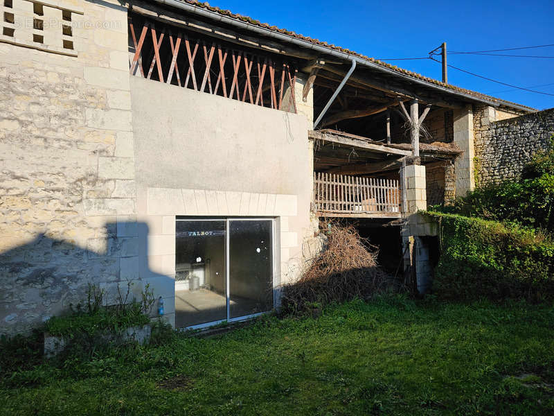 Maison à CURCAY-SUR-DIVE