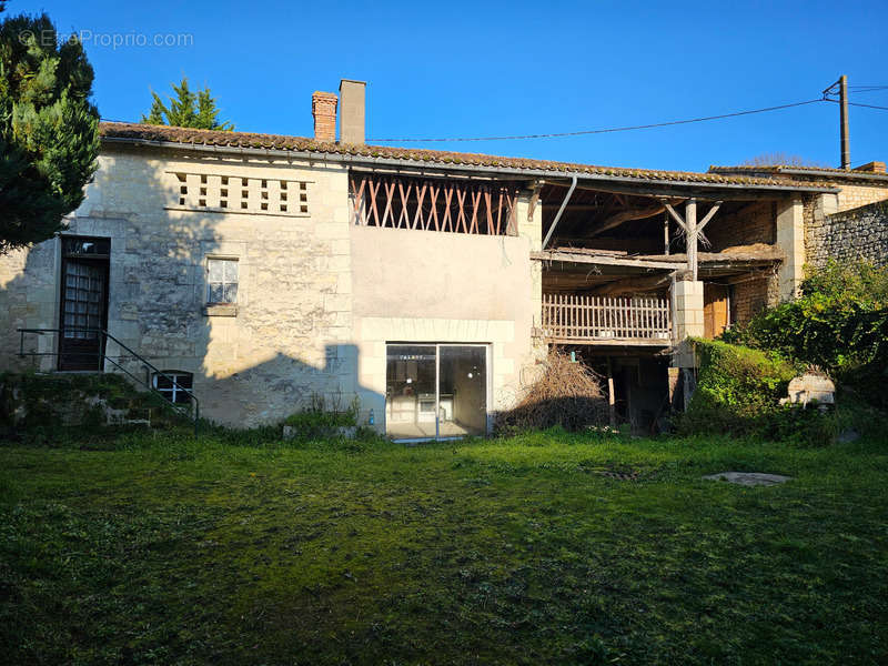 Maison à CURCAY-SUR-DIVE