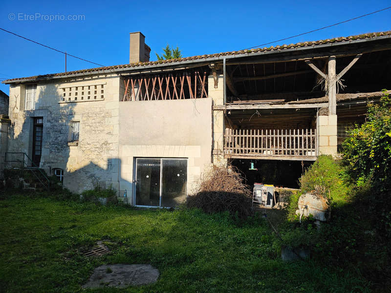 Maison à CURCAY-SUR-DIVE