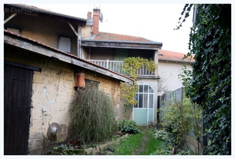 Maison à SAINT-JULIEN-SUR-REYSSOUZE