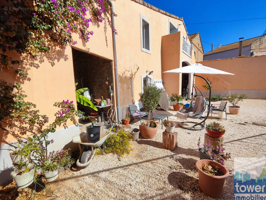 Appartement à CAVES