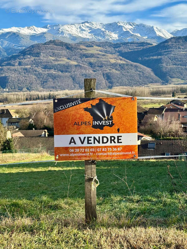 Terrain à LA TERRASSE