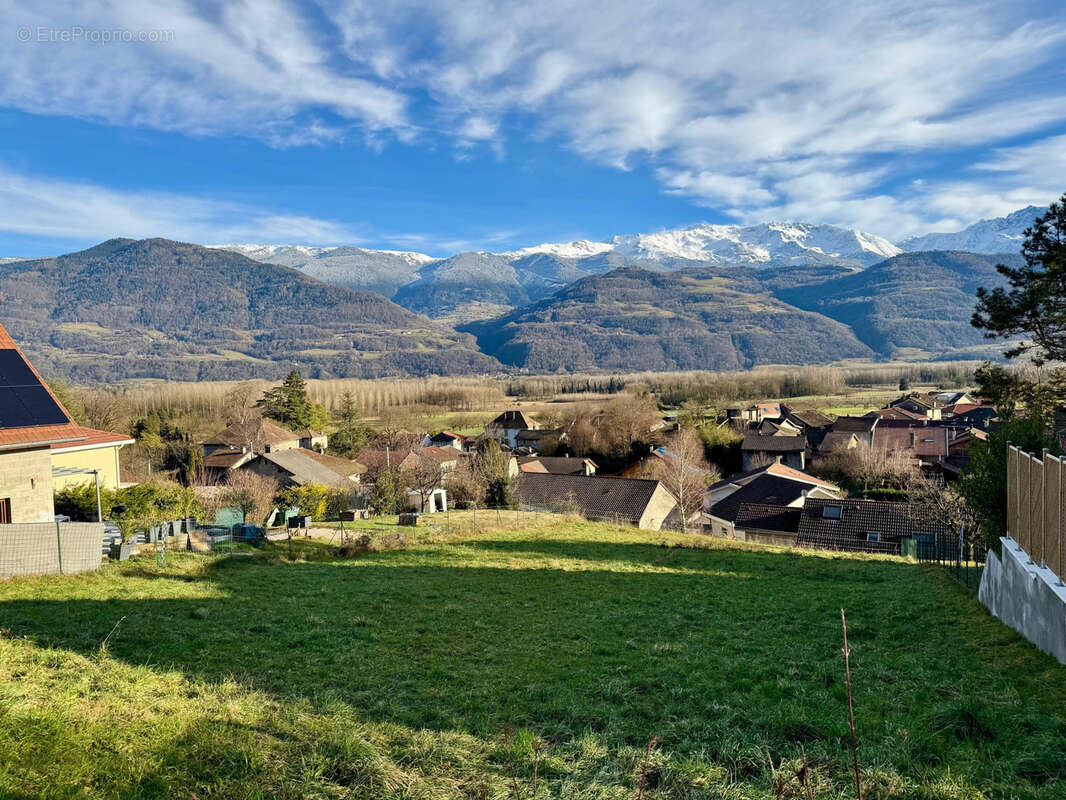 Terrain à LA TERRASSE