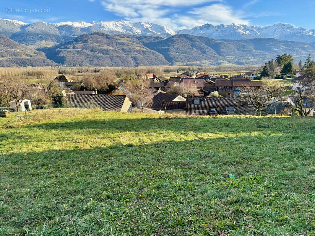 Terrain à LA TERRASSE