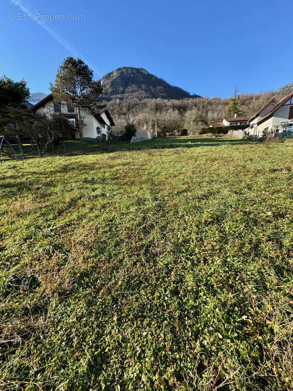 Terrain à LA TERRASSE