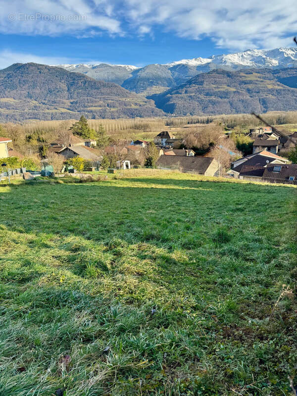 Terrain à LA TERRASSE