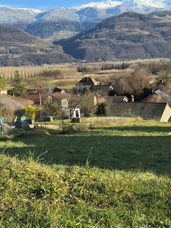 Terrain à LA TERRASSE