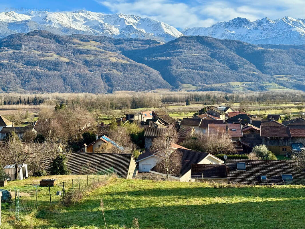 Terrain à LA TERRASSE