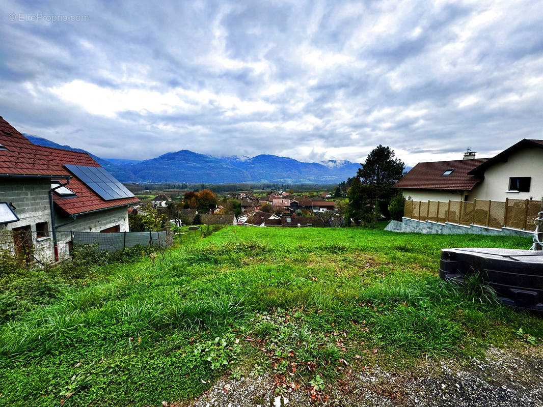 Terrain à LA TERRASSE