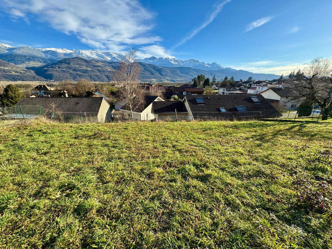 Terrain à LA TERRASSE