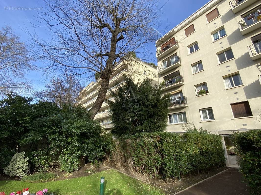 Appartement à NEUILLY-SUR-SEINE