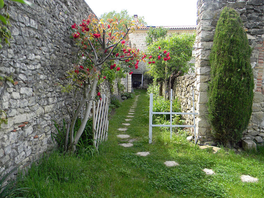 Maison à MONTELIMAR