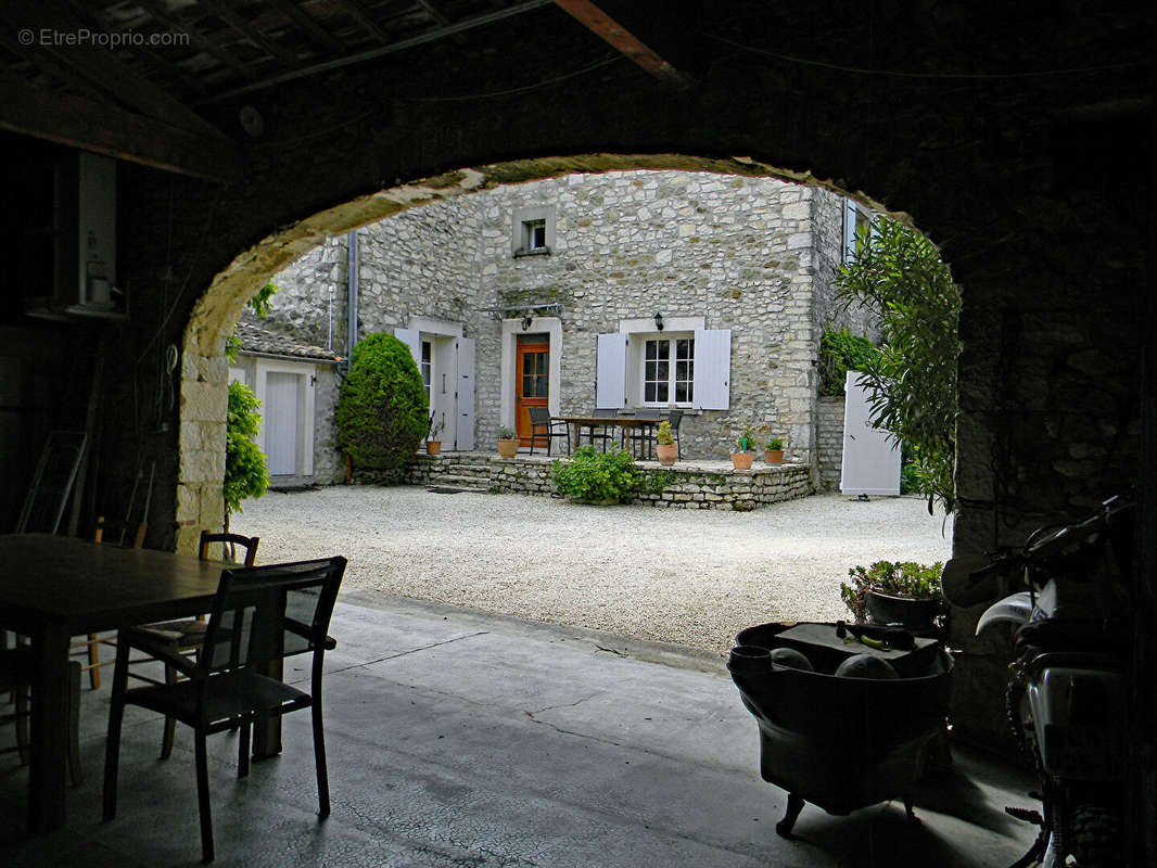 Maison à MONTELIMAR